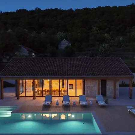 Terra Moro - Split By Guide * Crivac