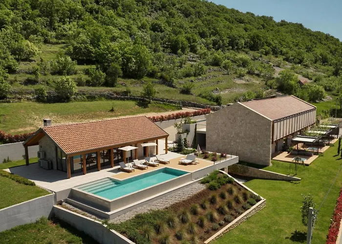 Willa Terra Moro - Split By Guide