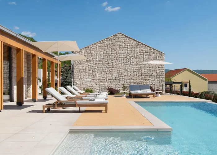 Terra Moro - Split By Guide Crivac