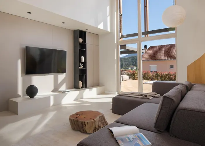 Terra Moro - Split By Guide Willa Crivac