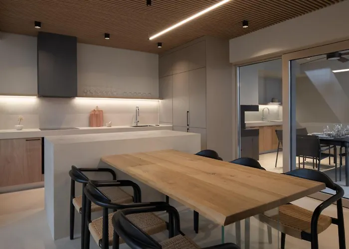 Willa Terra Moro - Split By Guide Crivac