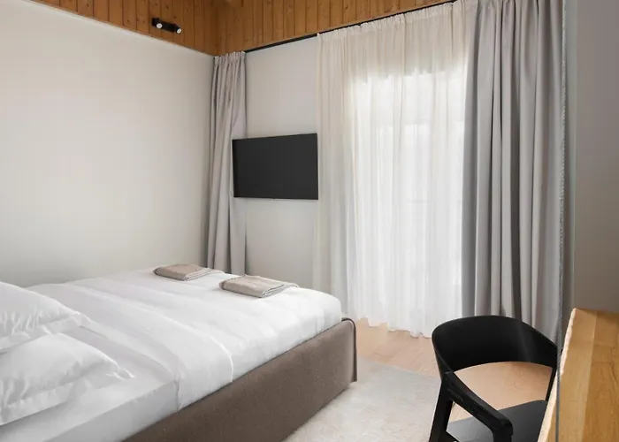 Willa Terra Moro - Split By Guide Crivac