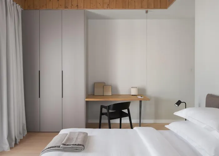 Willa Terra Moro - Split By Guide Crivac