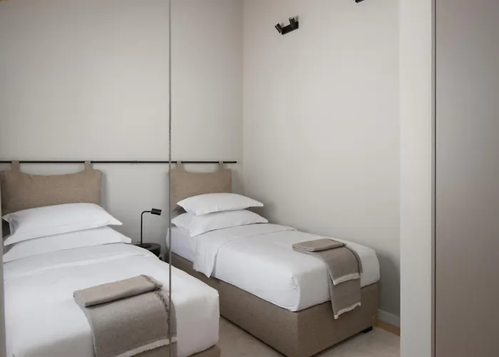 Willa Terra Moro - Split By Guide