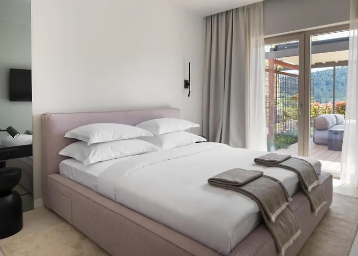 Terra Moro - Split By Guide * Crivac