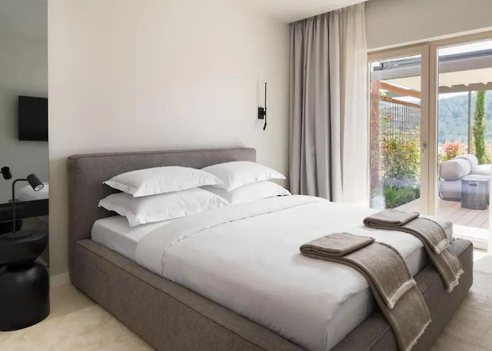 Terra Moro - Split By Guide Willa Crivac