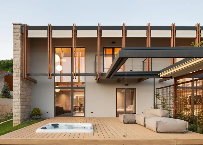 Willa Terra Moro - Split By Guide