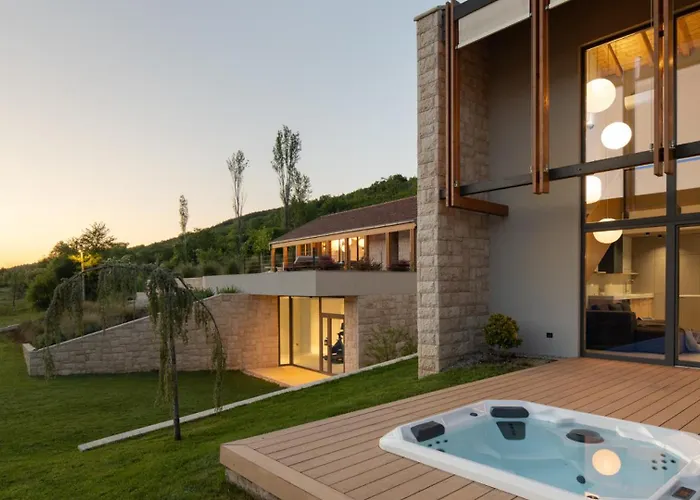 Willa Terra Moro - Split By Guide