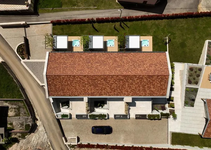 Willa Terra Moro - Split By Guide Crivac