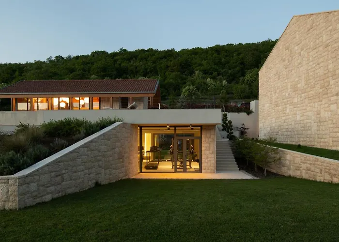 Terra Moro - Split By Guide Willa Crivac